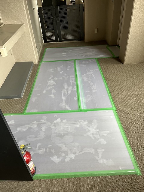 設備、間仕切り解体と床めくり