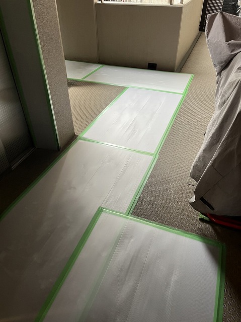 設備、間仕切り解体と床めくり