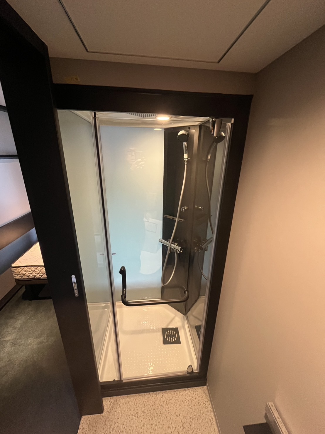 名古屋市の某ホテルの設置工事が完了した時の写真